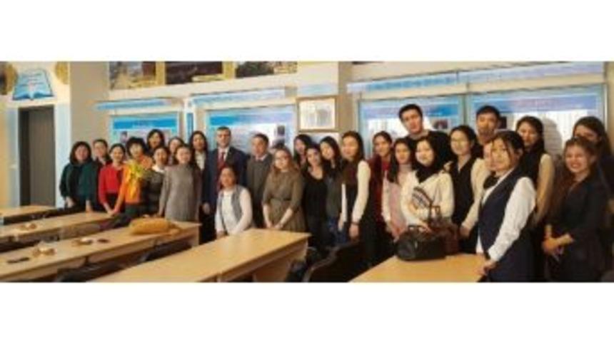 Astana Avrasya Milli &Uuml;niversitesinde "hoca Ahmet Yesevi&rsquo;yi Anlamak" Konferansı D&uuml;zenlendi