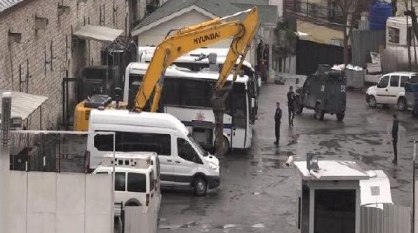 Taksim'deki Cami Alanına Ilk Kep&ccedil;e Vuruldu