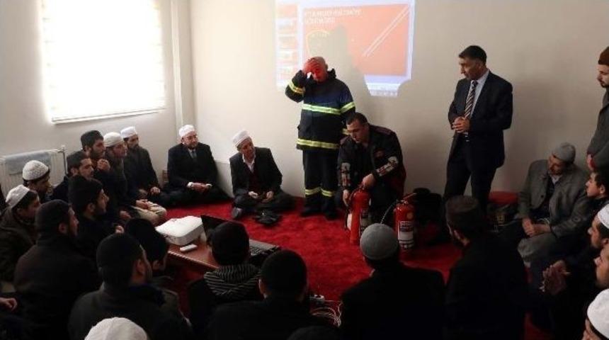 İtfaiye M&uuml;d&uuml;rl&uuml;ğ&uuml; Eğitimlere Devam Ediyor