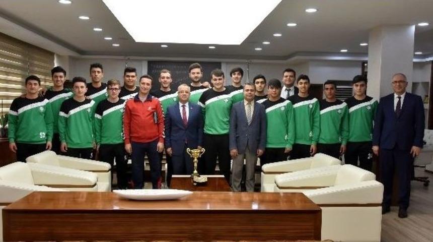 Başkan Kayda, Şampiyon Hentbolcuları Ağırladı