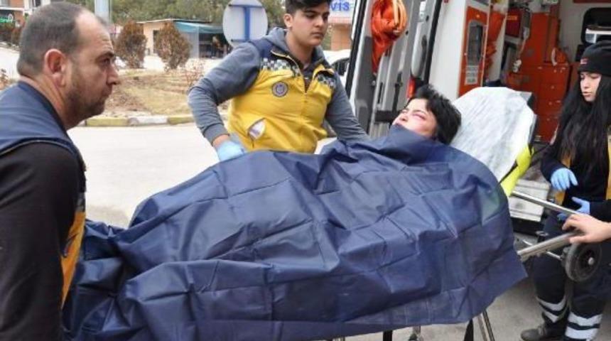 Gasp Ettikleri Kadını &Ouml;ld&uuml;resiye D&ouml;v&uuml;p Sokağa Attılar