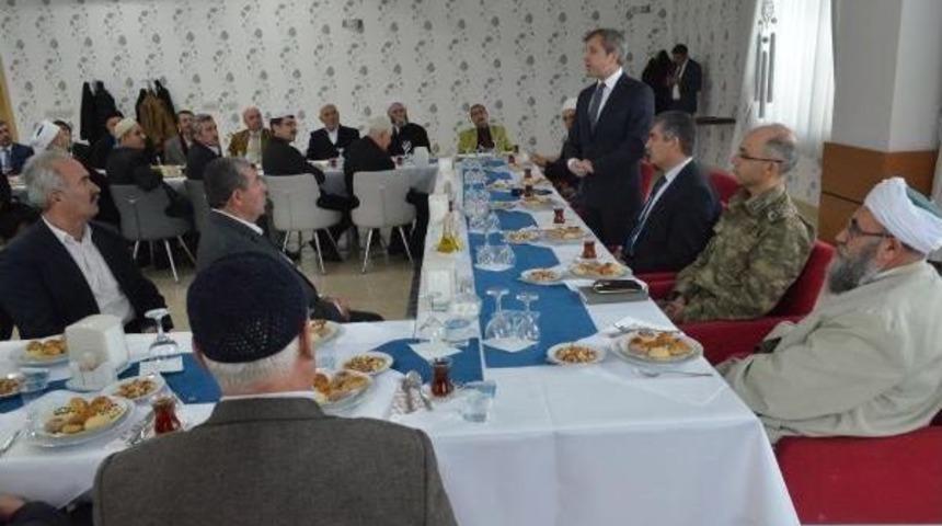 Bitlis Valisi Kanaat &Ouml;nderleri Ile Bir Araya Geldi