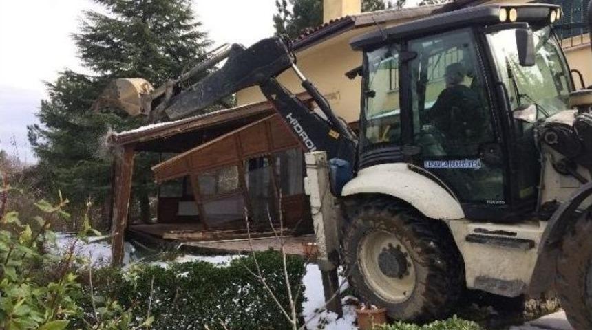 Sapanca&rsquo;da Ka&ccedil;ak Yapılar Yıkılıyor