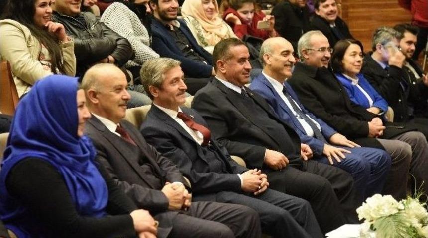 Demokrasi N&ouml;betinde Evlenen &Ccedil;ift Evlilik Okulundan Sertifika Aldı