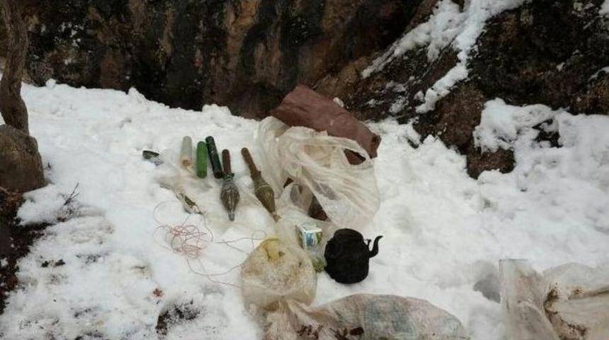 Hakkari&rsquo;de Pkk&rsquo;ya Ait Silah Ve M&uuml;himmat Ele Ge&ccedil;irildi