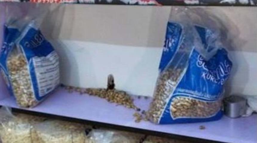 Denizli'de Tarihi &Ccedil;arşıda Kuruyemiş Hırsızlığı