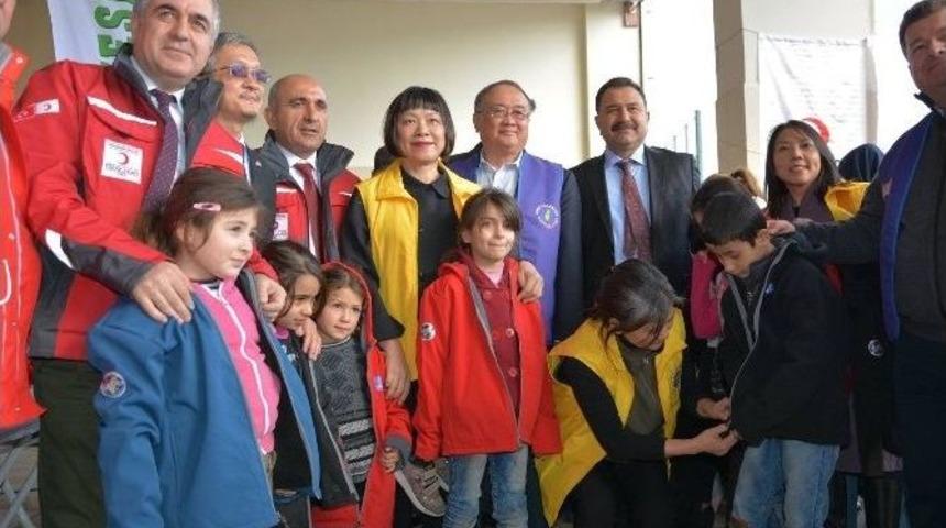 Tayvanlı İş Adamlarından 10 Bin Kişiye Mont Ve Bot Yardımı