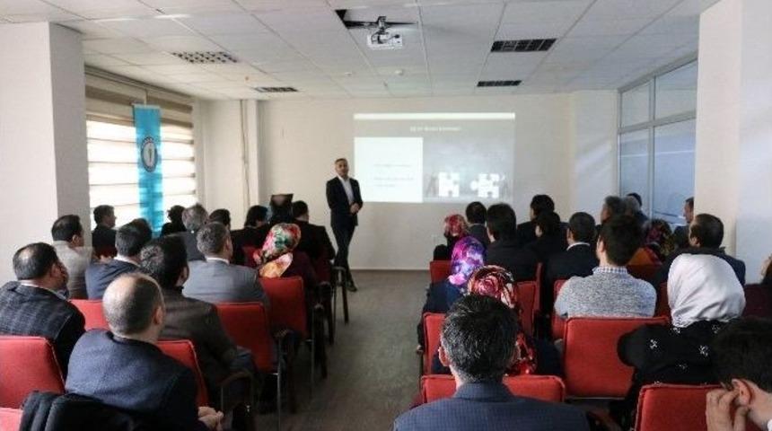 G&uuml;m&uuml;şhane&rsquo;de Sağlık Y&ouml;neticilerine İletişim Ve Diksiyon Eğitimi