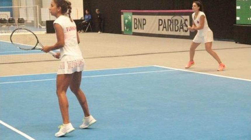 Fed Kupası'nda T&uuml;rkiye, Portekiz'i 2-1 Yendi