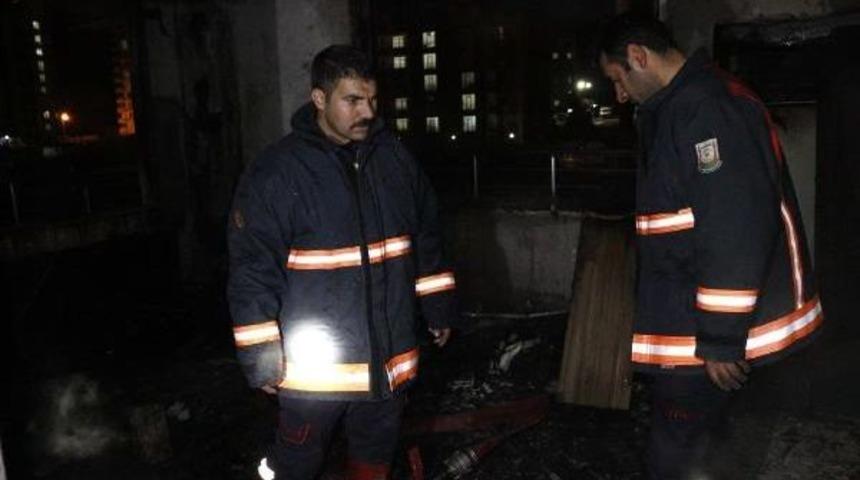 Siverek'te Evde &Ccedil;angında &Ouml;ğretmen Hastanelik Oldu