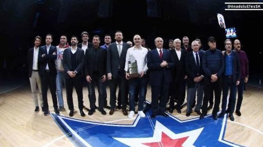 Anadolu Efes: 90 - Ea7 Emporio Armani Milan: 86