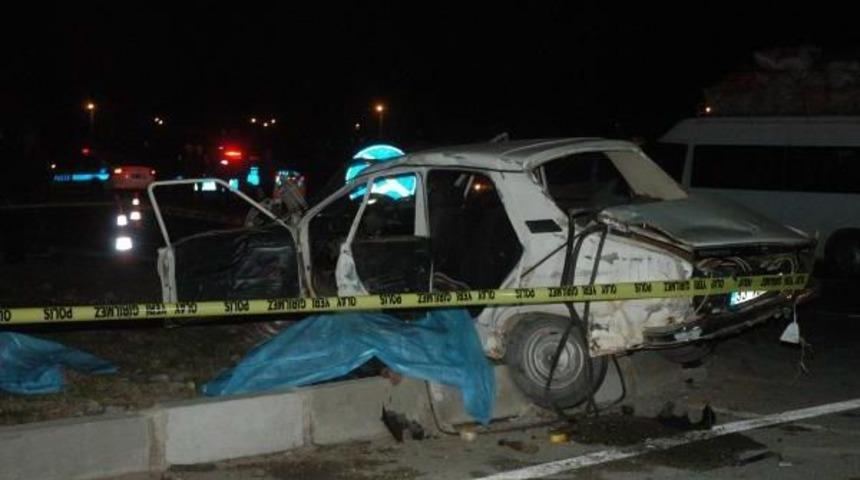 Cenaze D&ouml;n&uuml;ş&uuml; Kaza: 3 &Ouml;l&uuml;, 1 Yaralı