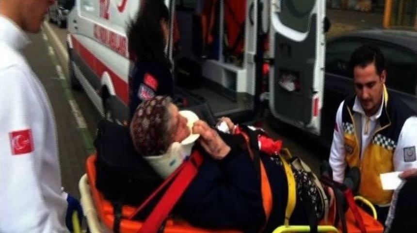 (&ouml;zel Haber) Karşıdan Karşıya Ge&ccedil;meye &Ccedil;alışan Yaşlı Kadına Vin&ccedil; &Ccedil;arptı