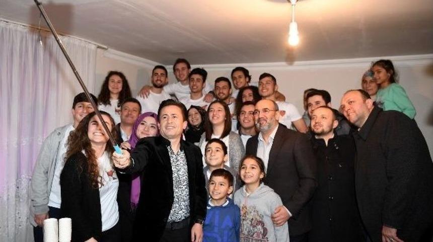 Tuzla Belediyesi Gen&ccedil;lik Merkezi, &rsquo;kalplerden Kalplere K&ouml;pr&uuml;&rsquo;ler Kuruyor