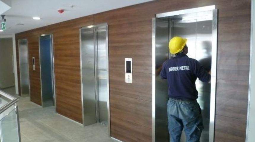 Kırmızı İşaretli Asans&ouml;rlere Binmeyin