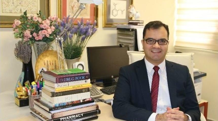 Erü Eczacılık Fakültesi Öğretim Üyesi Halil Tekiner, Uluslararası Eczacılık Tarihi Akademisinin En Genç Üyesi Oldu