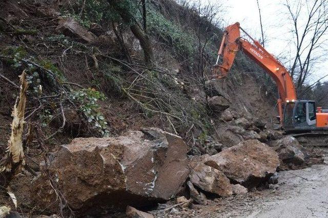 Giresun-şebinkarahisar Grup Yolunda Heyelan