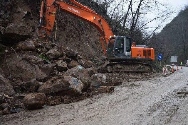 Giresun-şebinkarahisar Grup Yolunda Heyelan