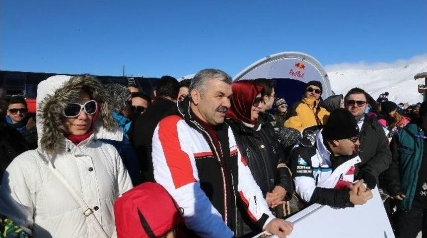 Buz Gibi Suya Atlayacaklar