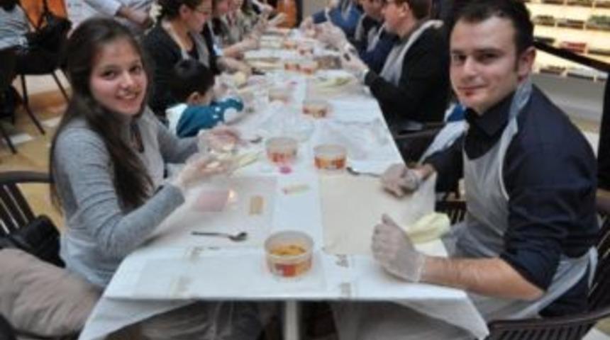 Sevgililer 14 Şubat &Ouml;ncesi &Ccedil;ikolata At&ouml;lyesinde Buluşacak