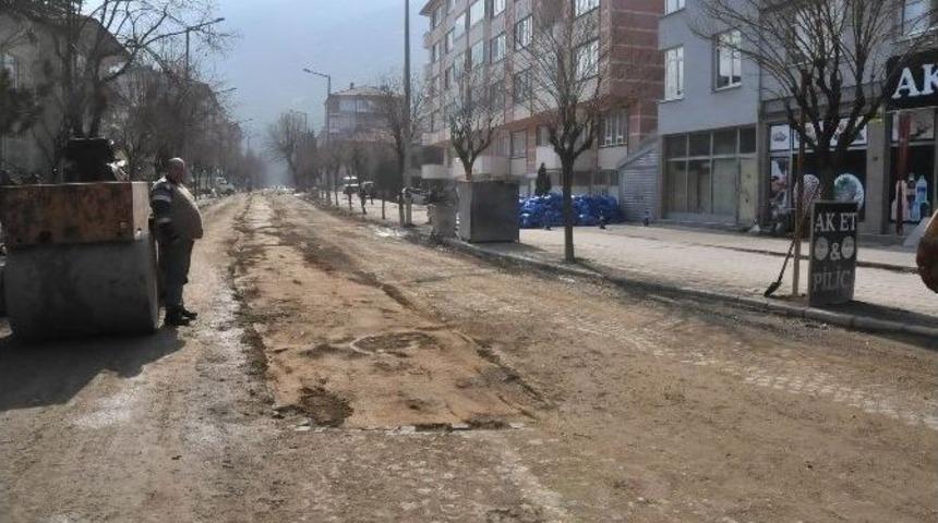 Akşehir&rsquo;de Yol Ve Kaldırımlar Tamir Ediliyor