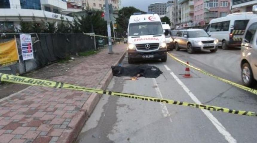 Maltepe'de Yol Kenarında Ceset Bulundu