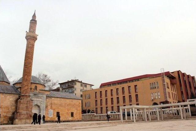 Cumhuriyet Tarihinin İlk Avm&rsquo;siş Kırşehir&rsquo;deki Ahi &Ccedil;arşısı 1