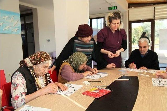 Alzheimer-demans Hastalarının Buluşma Noktası &lsquo;mavi Ev&rsquo; Oldu 2