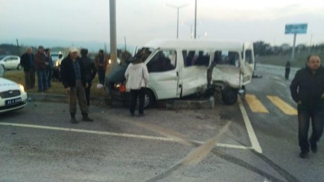 Gediz&rsquo;de Trafik Kazası: 1 &Ouml;l&uuml;, 4 Yaralı