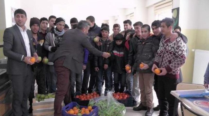 Kumluca'dan Hasköylü Öğrencilere Portakallı Birlik Mesajı