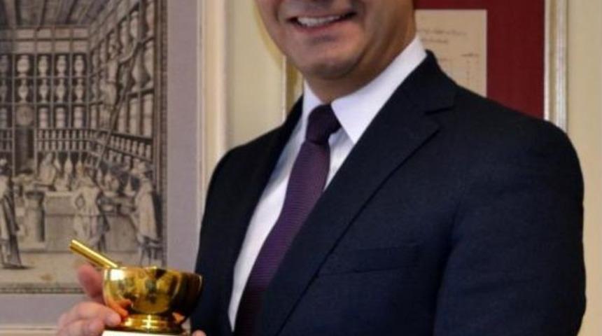 Er&uuml;'l&uuml; &Ouml;ğretim &Uuml;yesi Tekiner'in Başarısı