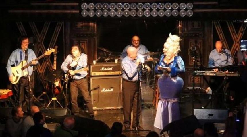 Leman, 25. Yaşını Kutladı