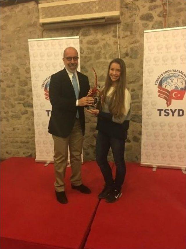 Ayşe Beg&uuml;m Onbaşı Yılın Sporcusu Se&ccedil;ildi 1