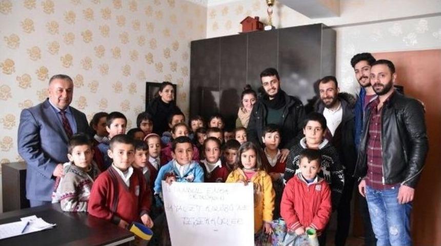 Hakkari Gen&ccedil; G&ouml;n&uuml;ll&uuml;ler Derneğinden Eğitime Destek