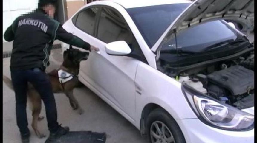Otomobile Gizlenen Uyuşturucuyu 'alfa' Buldu