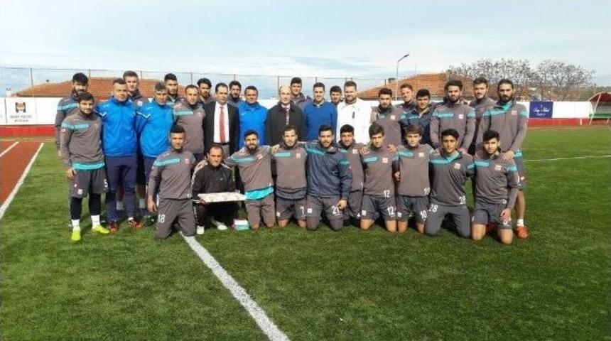 Kaymakam Nazlı&rsquo;dan Ayvalıkg&uuml;c&uuml; Belediyespor&rsquo;a Baklavalı Doping