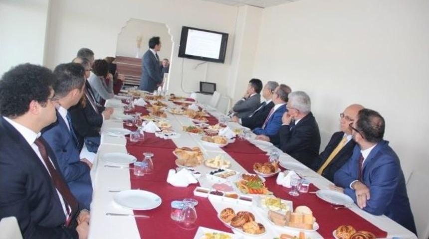 Burhaniye&rsquo;de Kaymakamlık Ve &Uuml;niversite İşbirliği Projesi