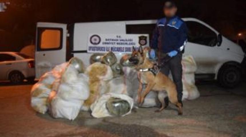 Esrar Y&uuml;kl&uuml; Minib&uuml;s&uuml;n S&uuml;r&uuml;c&uuml;s&uuml;, Batman &Ccedil;ayı'nda Yakalandı