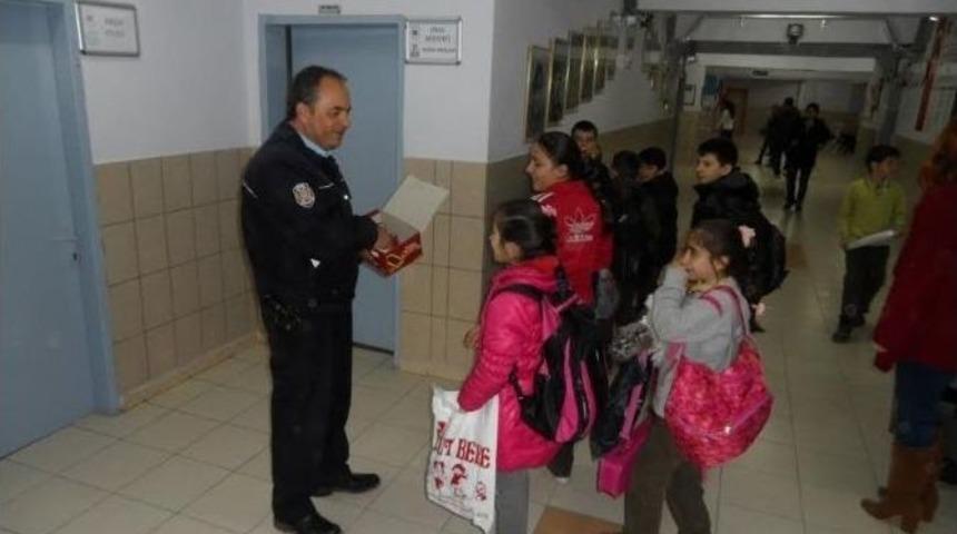 Boz&uuml;y&uuml;k&rsquo;te Polis Ekiplerinden &Ouml;ğrencilere Jest