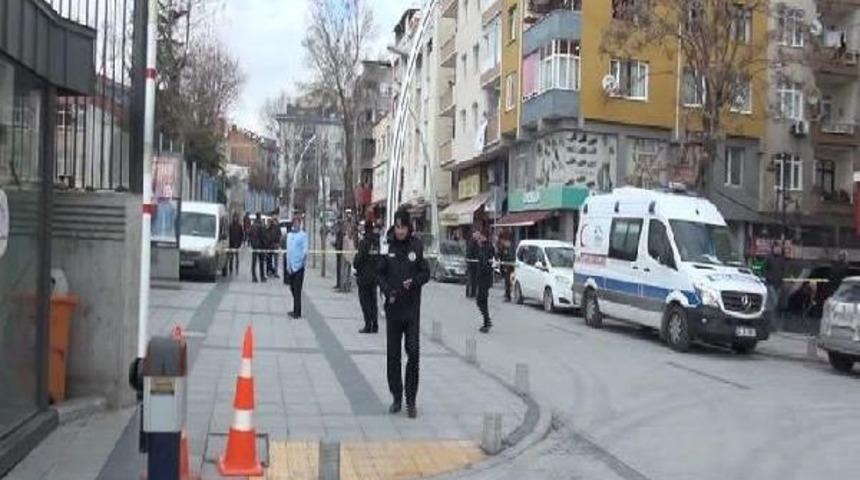 Zeytinburnu'nda "ş&uuml;pheli &Ccedil;anta" F&uuml;nye Ile Patlatıldı (2)