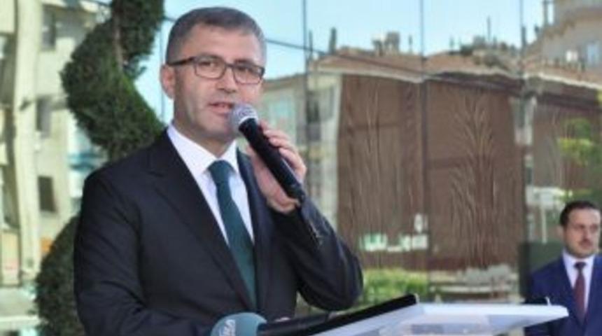 Başkan Hilmi T&uuml;rkmen&rsquo;den &Ccedil;atlakların Oluştuğu Binalarla İlgili A&ccedil;ıklama