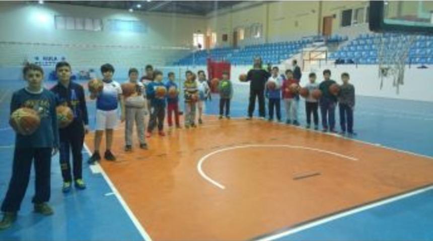 Kula&rsquo;da Basketbol Kursuna Yoğun İlgi