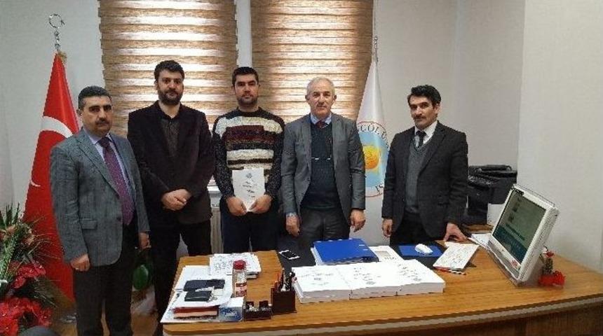 Yaşayan Diller Enstit&uuml;s&uuml; Yabancı Uyruklu İlk Mezununu Verdi