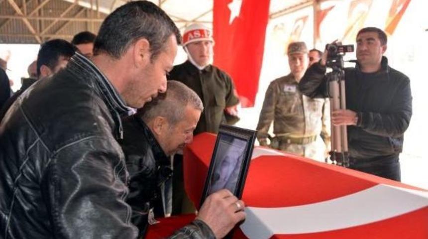 El Bab Şehidi Uzman &Ccedil;avuş Şahin'i 4 Bin Kişi Uğurladı