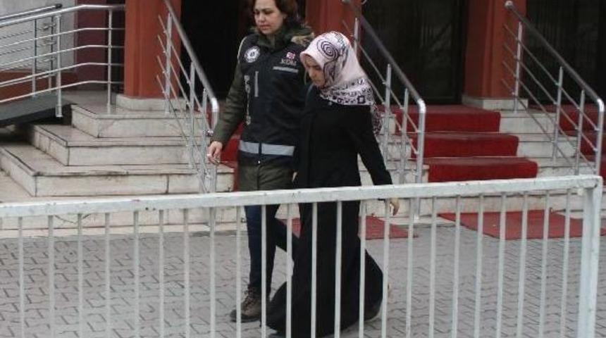 Bolu'da Fet&ouml;'n&uuml;n Dernek Ablası Tutuklandı (2)