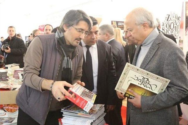 Akhisar Kitap G&uuml;nleri Fuarı A&ccedil;ıldı 2