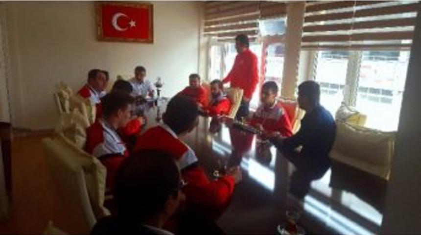 G&ouml;rme Engelli Sporculardan H&uuml;seyin Aksoy&rsquo;a Ziyaret