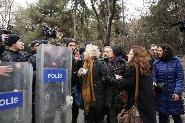 Cebeci Kampüsü’nde Khk Protestosuna Polis Müdahale Etti