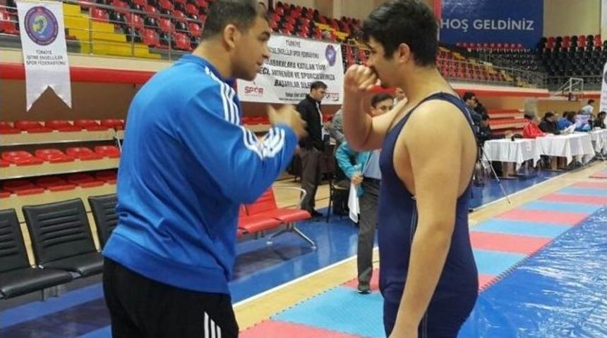 Altındağlı G&uuml;reş&ccedil;iler T&uuml;rkiye Şampiyonu Oldu