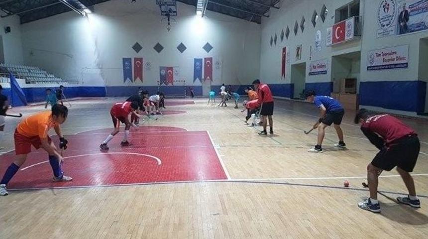 Malatya Hokey Kul&uuml;b&uuml; Alanya&rsquo;daki 1.lig M&uuml;sabakalarına Hazırlanıyor